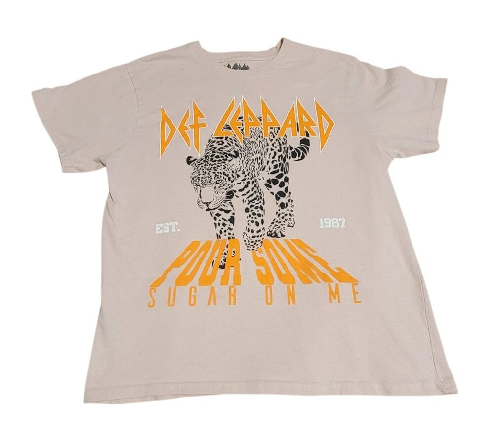 Def Leppard Pour Some Sugar On Me Women’s Graphic Tee Size L Blush Pink Leopard